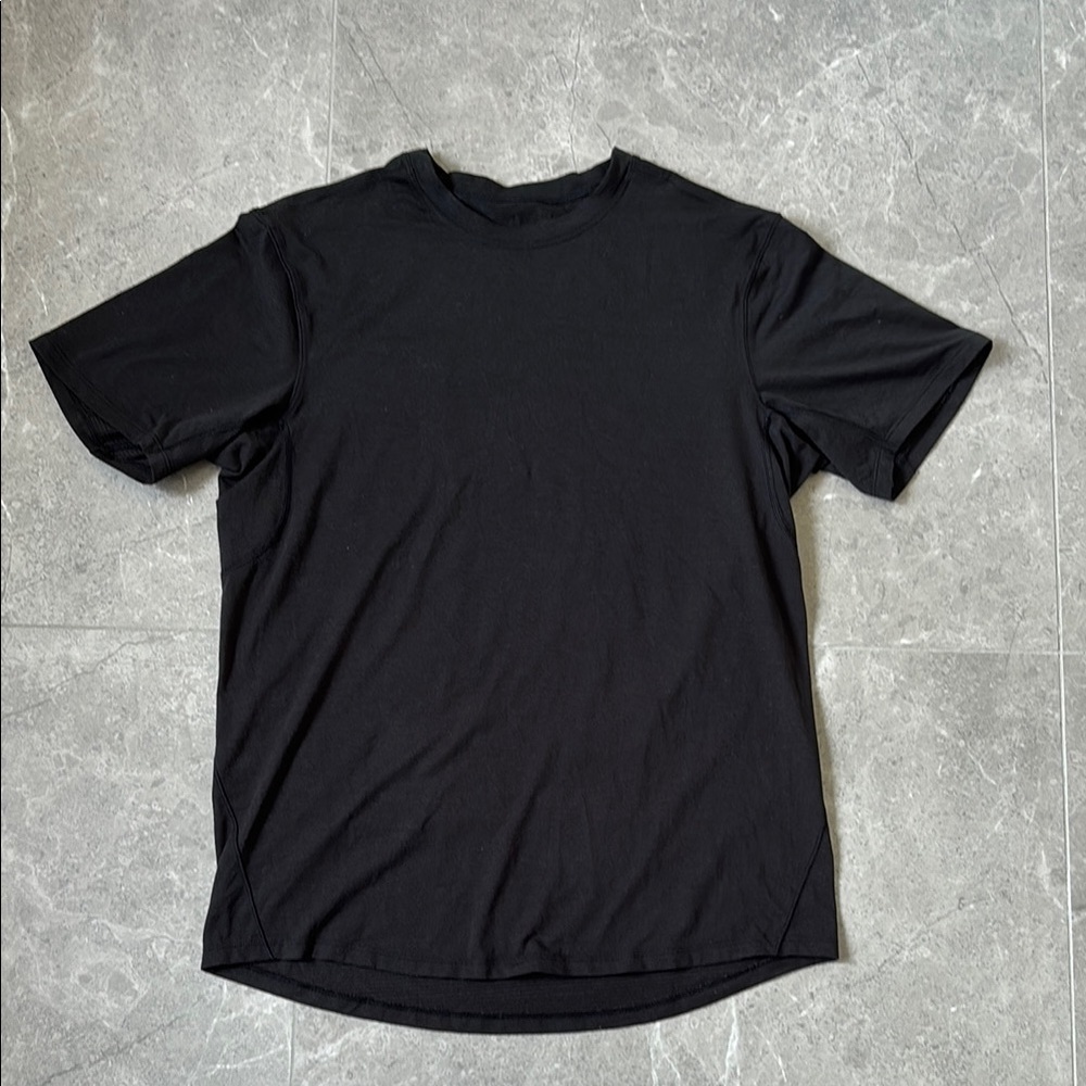 Men’s black lululemon tee shirt​